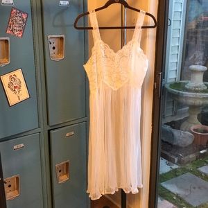 Vintage White/Cream Michelene Slip 🍀